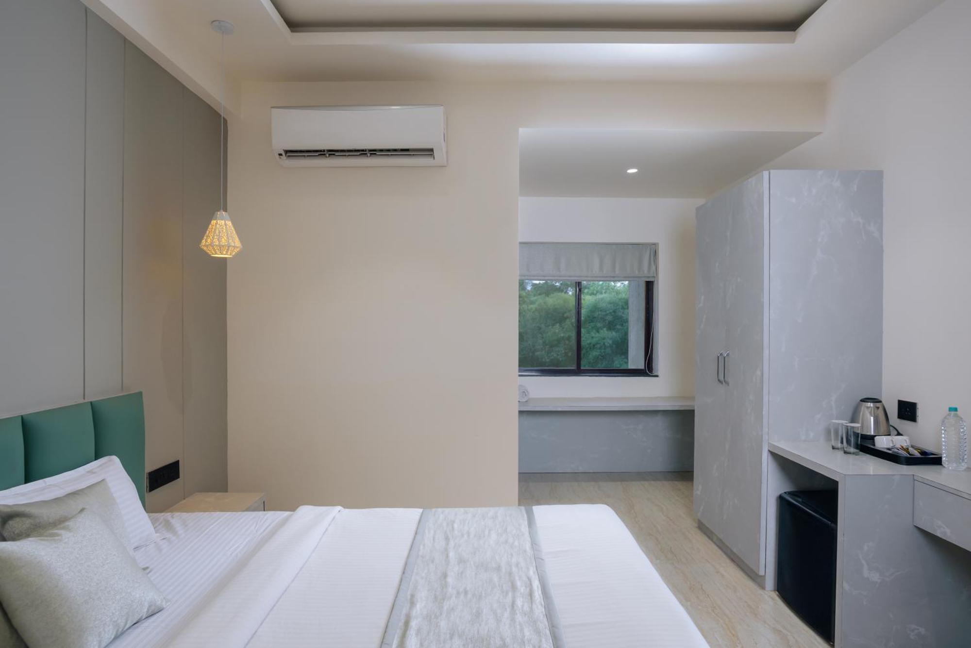Hotel The Grand Neelam Rāipur Exterior foto